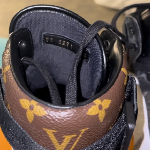 Louis Vuitton Rivoli High Top size 8 half - Picture 3 of 5